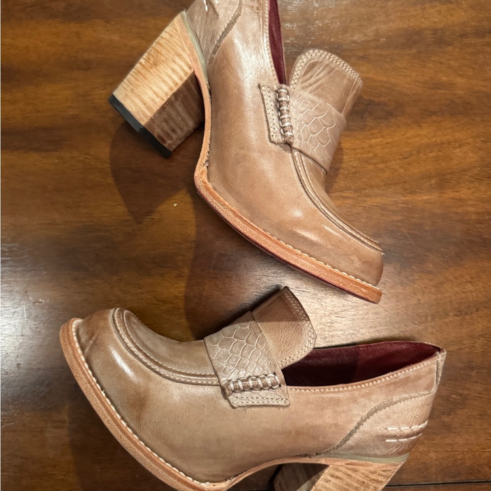 Freebird Bellevue Taupe - Picture 2 of 7